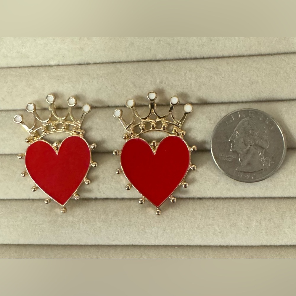 ❤️👑 Red and Gold Queen of Hearts Stud Earrings - Picture 7 of 7